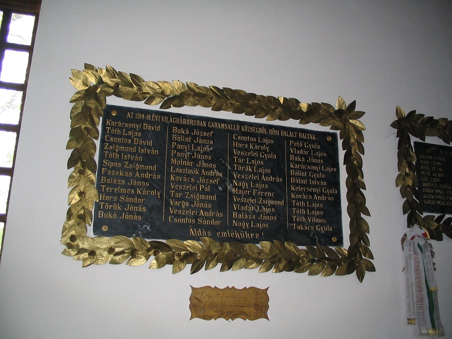 51862 A világháborúkban elesettek emléktáblája a  garamsallói templomban CsK felvétele