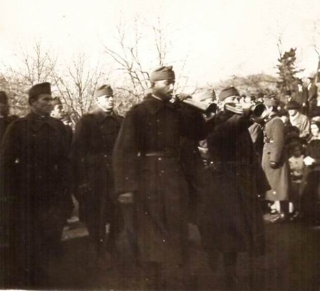 A magyar katonák palásti bevonulása