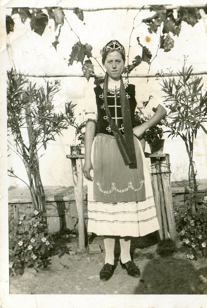Horváth Berta magyarruhában 1939-ben - a családi archívumból