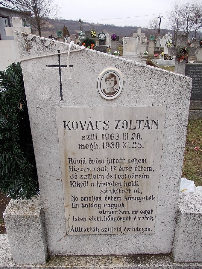 Kovács Zoltán fényképes sírjele. Csáky K. felv