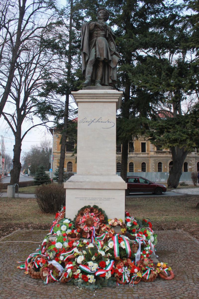 Petőfi Sándor szobra
