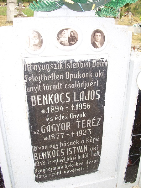 A Benkocs-sír dedikációja. Csáky K. felv. 1