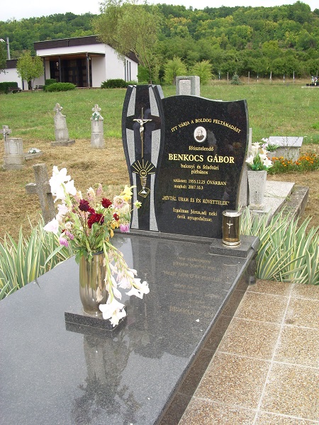 Benkocs Gábor helybeli papszülött sírja. Csáky K. felv. 1