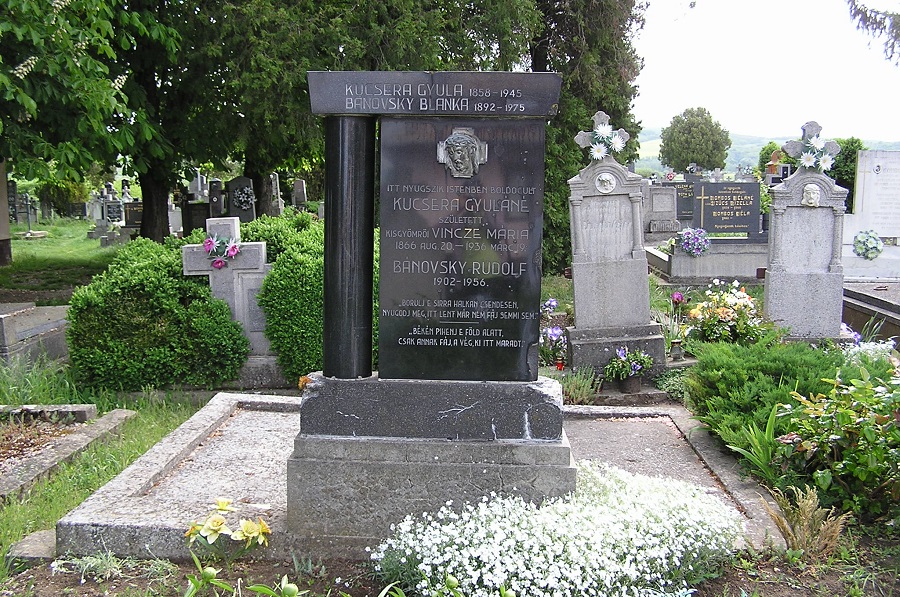 Kucsera Gyula tanító síremléke