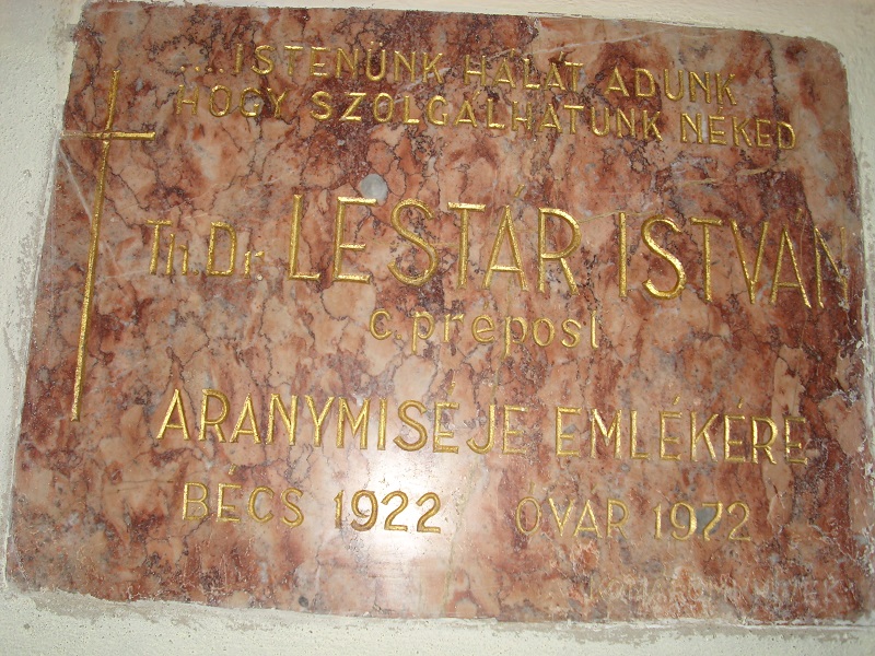 Lestár-emléktábla a templomban. Csáky K. felv. 1