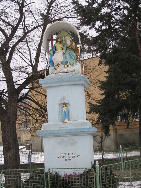 A palásti Szentháromság-szobor.Alatti Mária.Csáky Károly felvétele