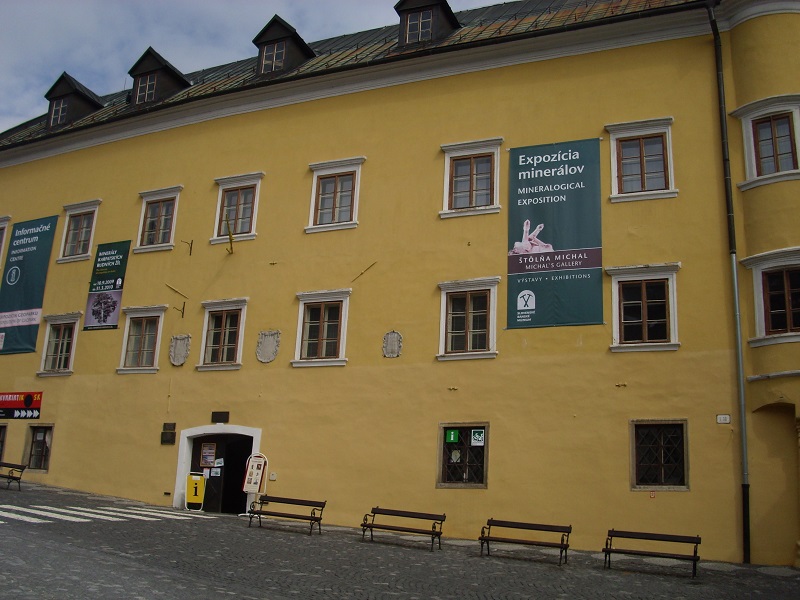 A Hellenbach-ház a Szentháromság téren Csáky Károly felvételén