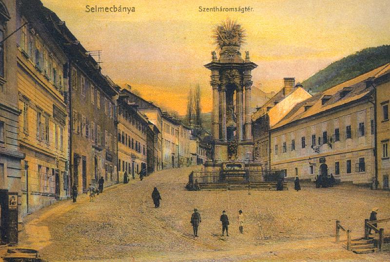 A Szentháromság tér egy régi képeslapon