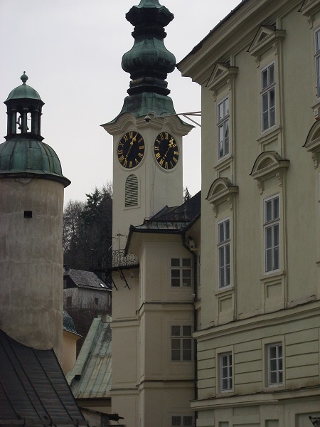 A városháza magas tornya Csáky Károly felvételén