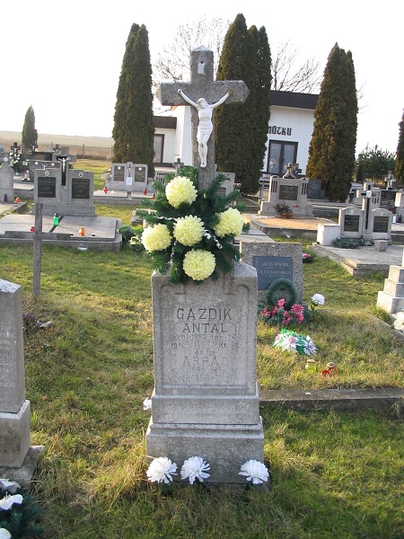 Gazdik Antal sírköve 2007-ben a szerző felvételén