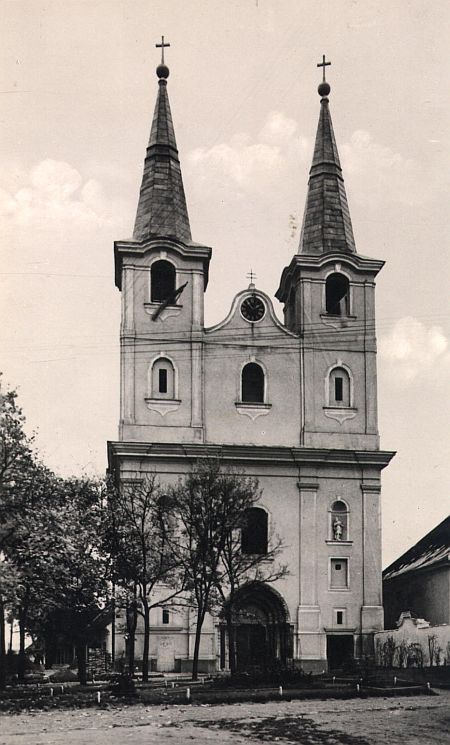 A ipolysági Nagyboldogasszhony-templom egy régi képeslapon