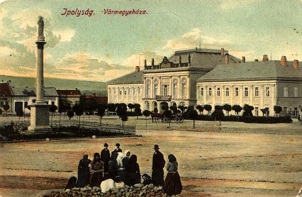 A vármegye székháza Ipolyságon 1916-ban egy korabeli képeslapon