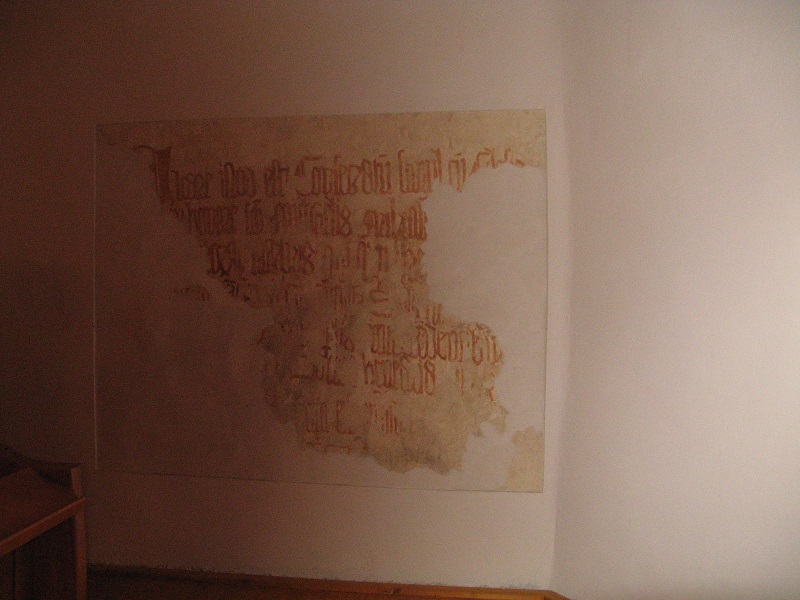 A belső falon feltárt felirat