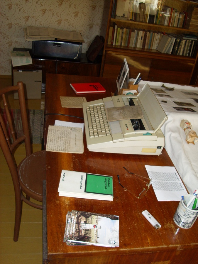 Zalabai Zsimgond íróasztala. Csáky K. felv