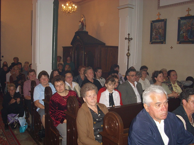 A hallgatóság a püspök tiszteletére rendezett  ünnepségen Csáky Károly felvételén