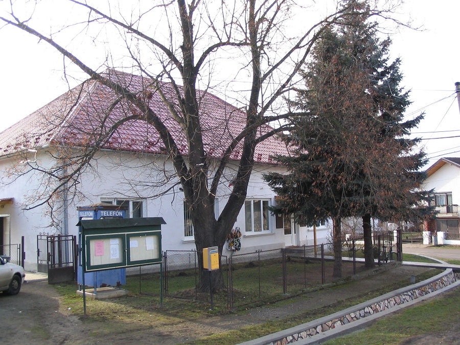 A polgármesteri hivatal épülete Csáky Károly felvételén