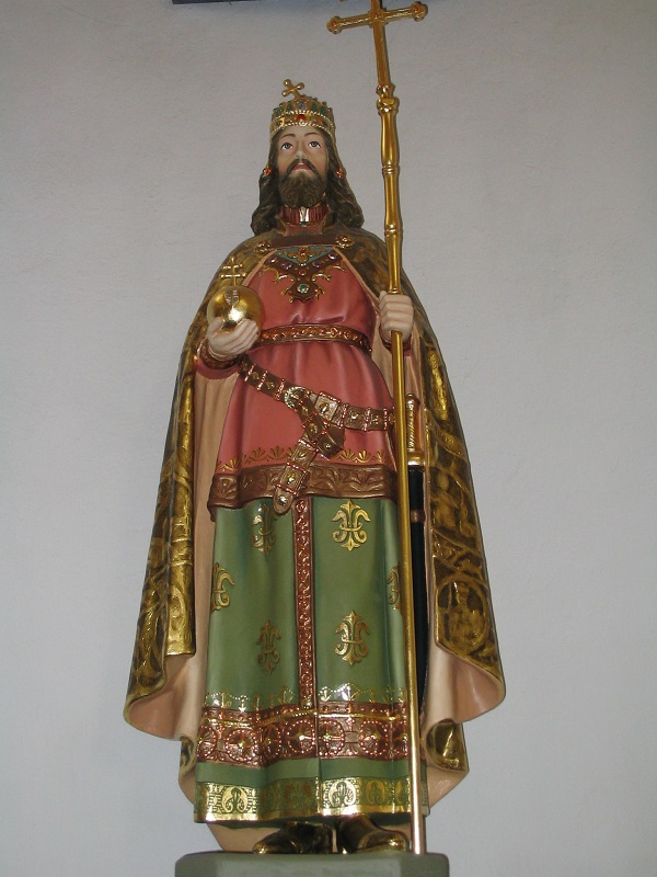 Szent István király faszobra a templomban  Csáky Károly felvételén