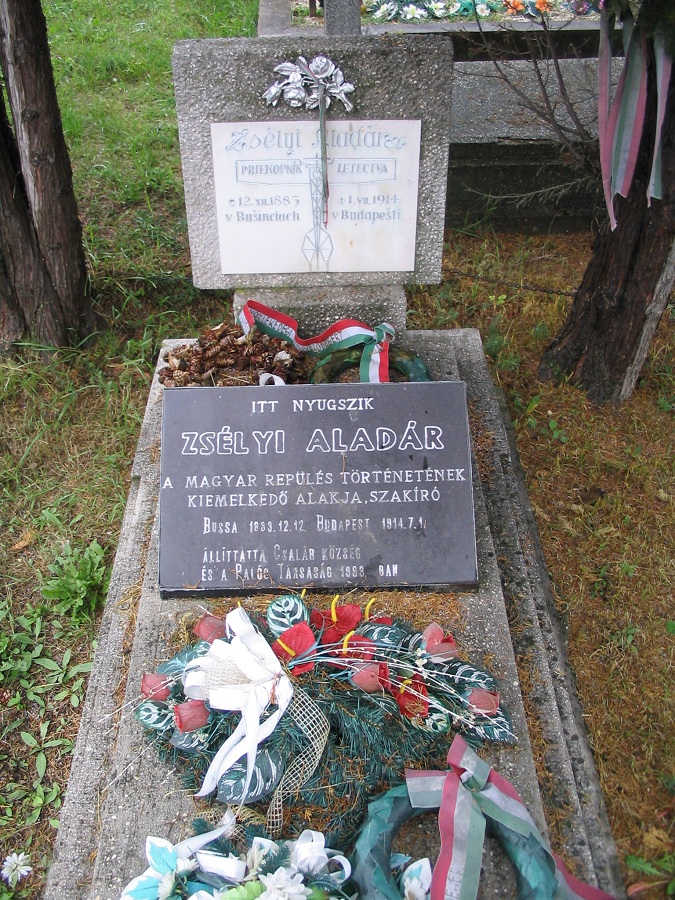 Zsélyi Aladár sírja a csalári temetőben Csáky Károly felvételén