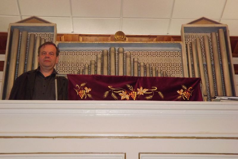 A szakma egyik legismertebb magyarországi szaktekintélye, Sipos István hangszerész, orgonaépítő, egyházi karnagy. Fotó: mf