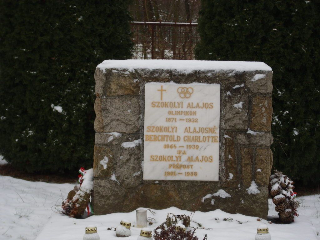 Szokolyi sírmeléke Bernecebarátiban Csáky Károly felvételén