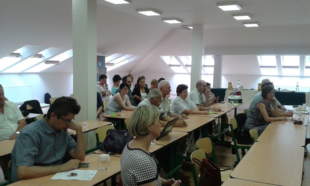 Résztvevők, a tanácskozást a Kazinczy Ferenc Alapiskolában rendezték (Fotó: HE)