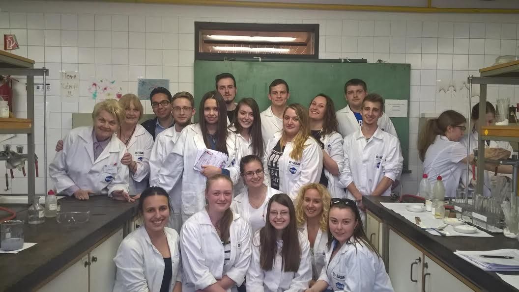 A Balassi Intézet Egyetemi előkészítőjének biológia-kémia szakos hallgatói (fotó BI)