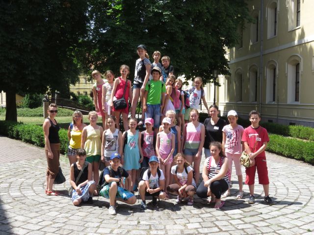 A tavalyi táborban résztvevő gyerekek egy csoportja (fotó-SZMPSZ archívuma)