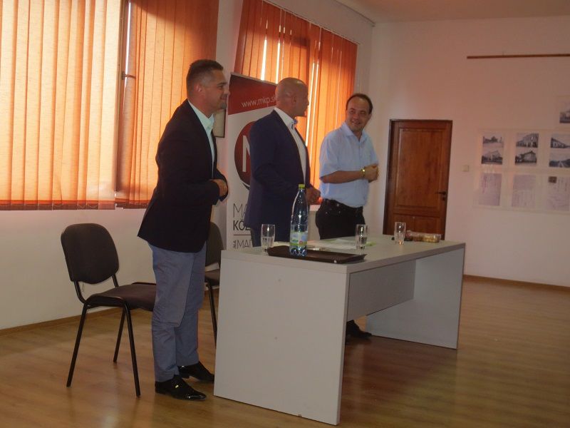 Mihók Gábor üdvözli a vendégeket (Fotó: MKP)