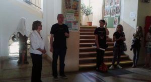 Sebők Attila iskolaigazgató hálás Kovács Ágnesnek a közbenjárásért (Fotó: HE)