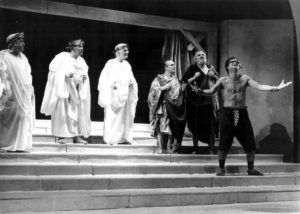 Egyik nagy szerepe Caligula volt. Jelenet a CAliguLÓ előadásából. (Fotó: Komáromi Jókai Színház archívuma)