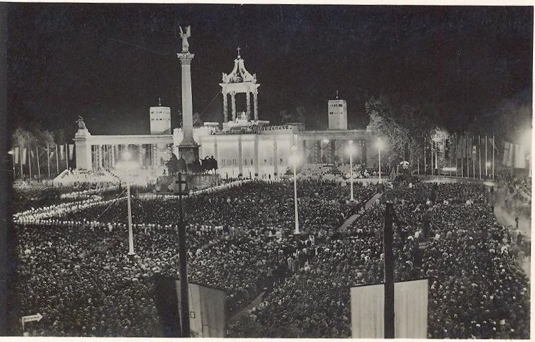 Az 1938-as Eucharisztikus Világkongresszus fő helyszíne a Hősök Tere volt. Fotó: egykor.hu