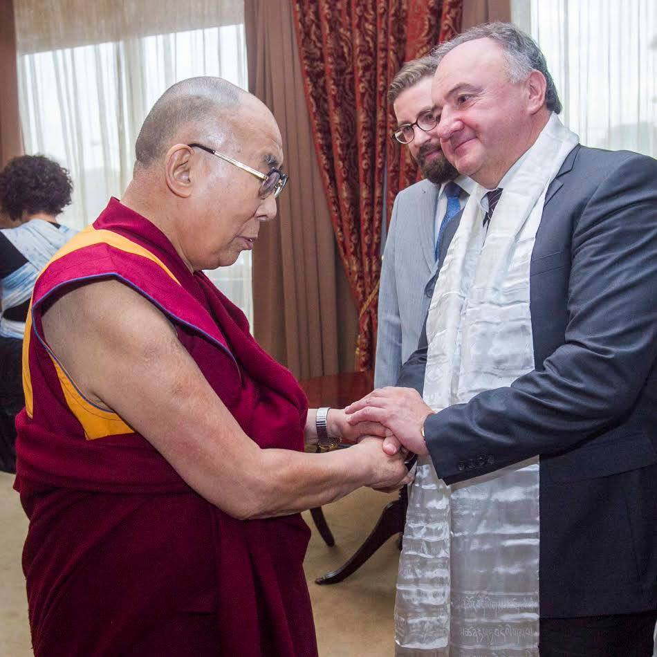 Őszentsége a XIV. Dalai Láma Csáky Pál EP-képviselővel is találkozott (Fotó: Csáky Pál Facebook-oldala)