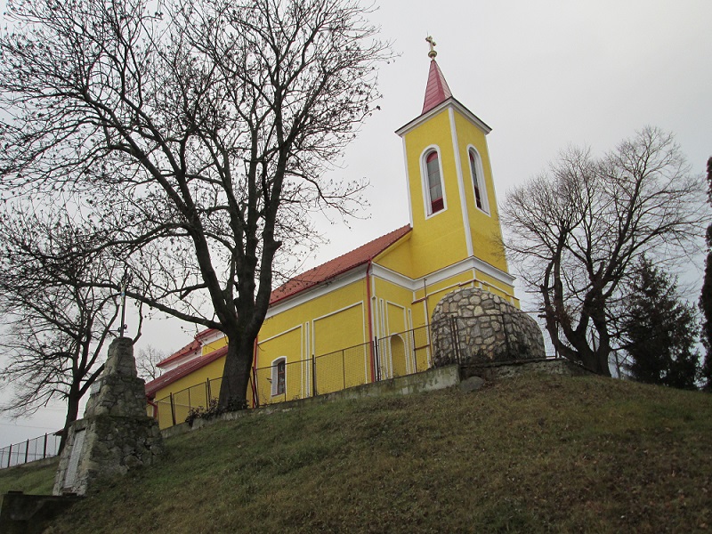 A nényei Mindenszentek-templom (Fotó: Csáky Károly) 