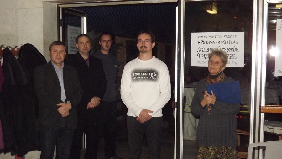 Jobbról Zsok Gizella Labancz Roland polgármester Pallag György a társulás elnöke a megnyitón