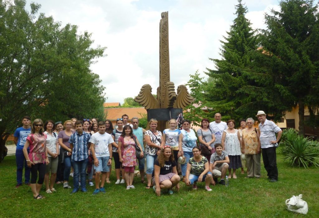 A II. Nemzeti Identitástábor résztvevői, vezető Baksa József