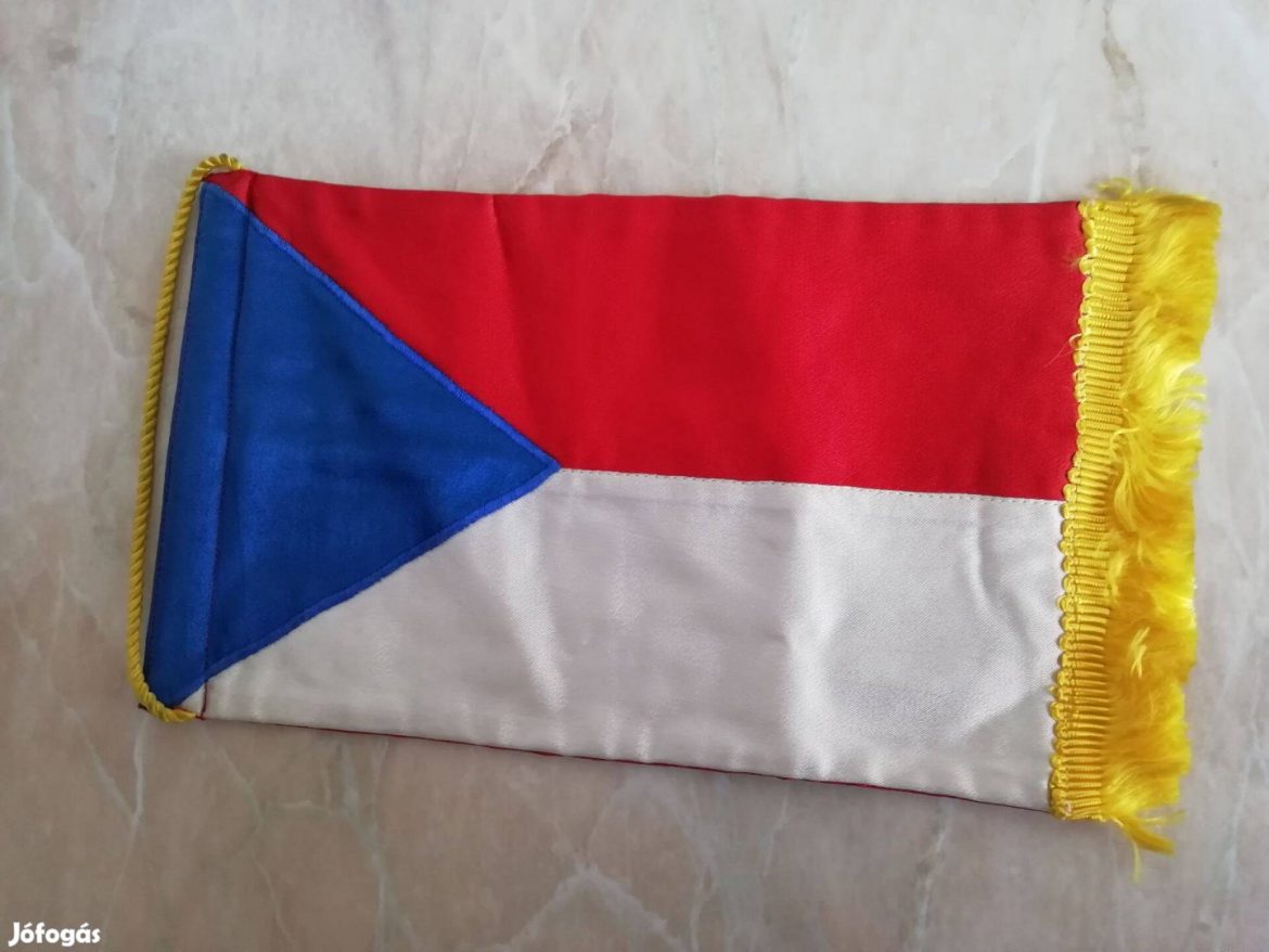 Csehszlovak_selyem_kezel_varrot_regi_asztali_zaszlo_