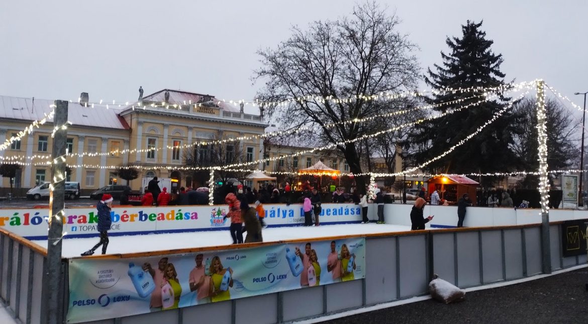00 Műjégpálya a volt megyeháza előtti téren