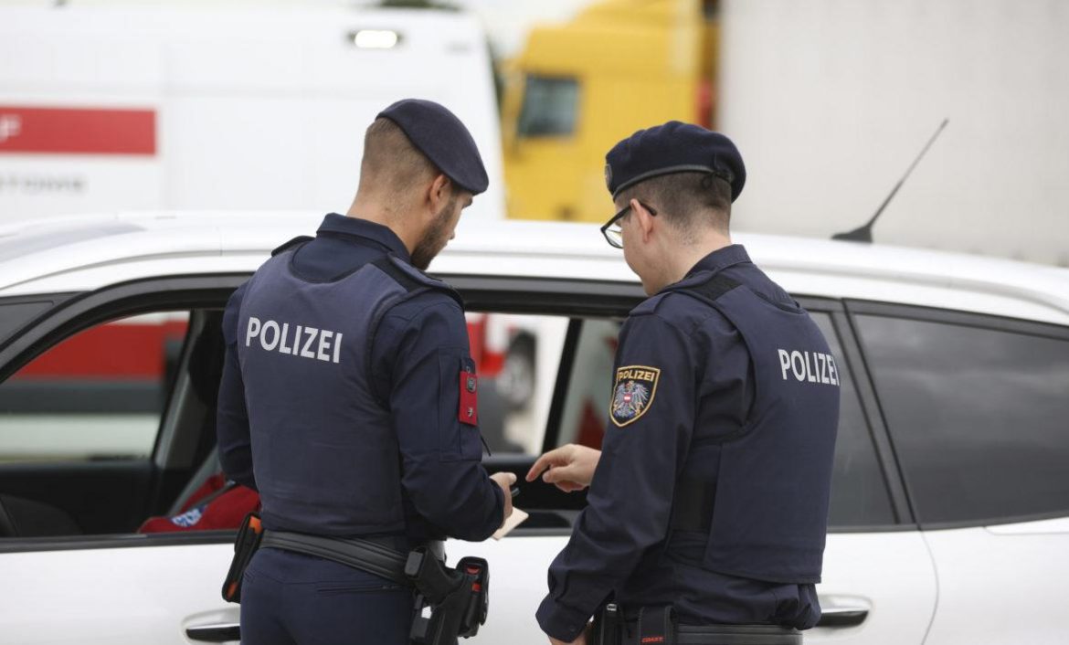 migration_austria_77243-026f20e97c9c437bb311147ae15ed13b-scaled-1-1200×801