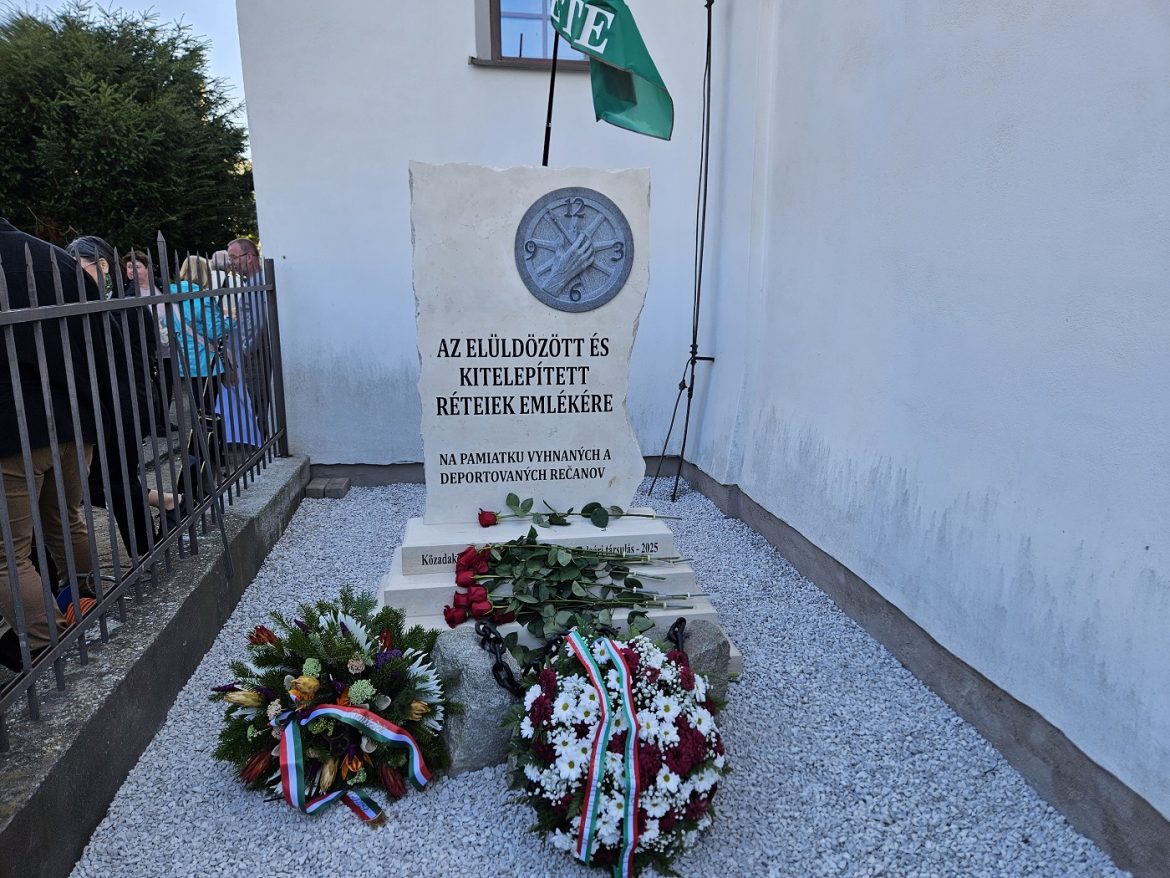 01 A rétei emlékmű