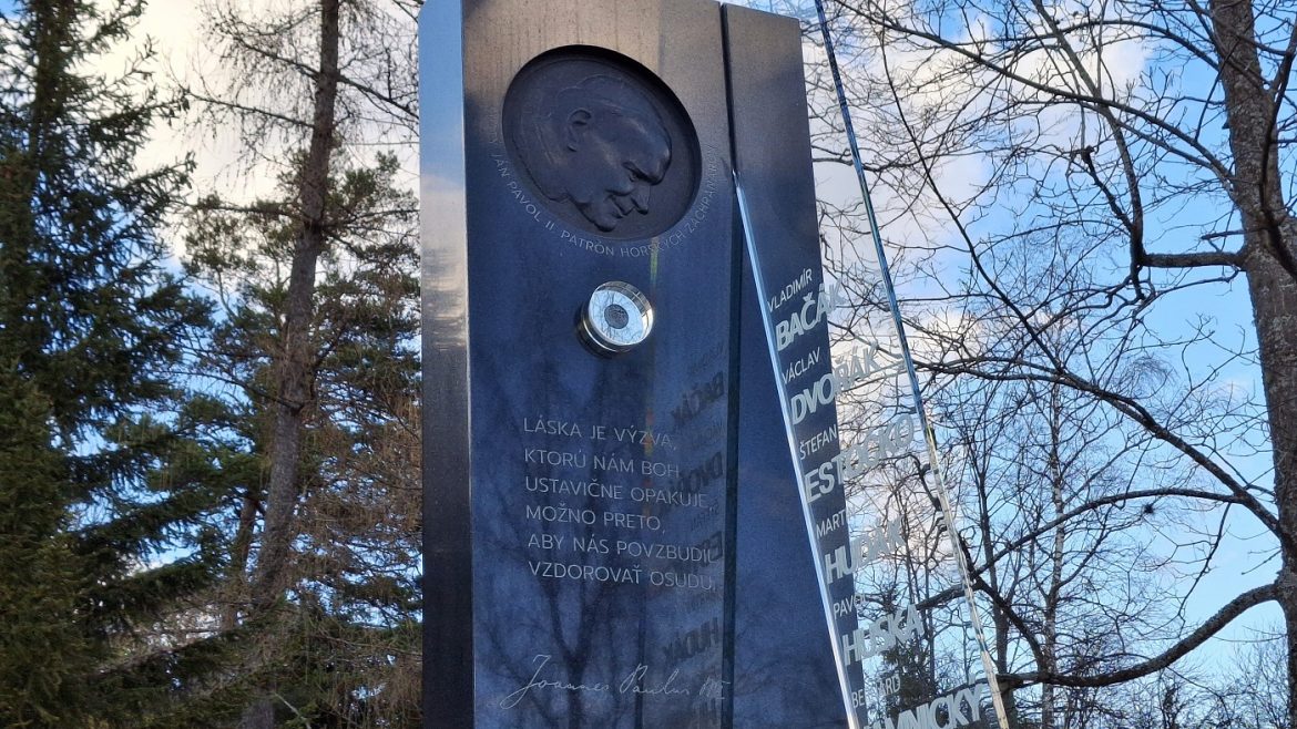 01 Az ótátrafüredi kültéri emlékmű részlete