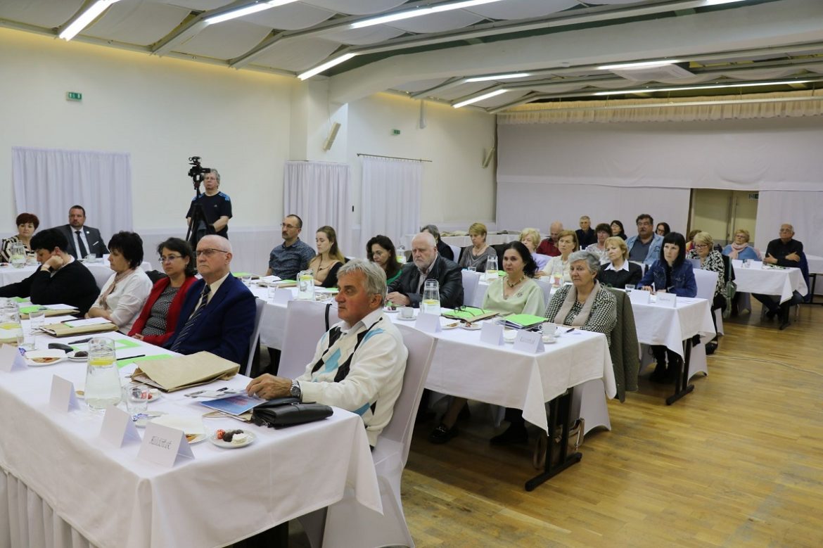 01 A városi konferencia résztvevői (fotó Görföl Jenő)