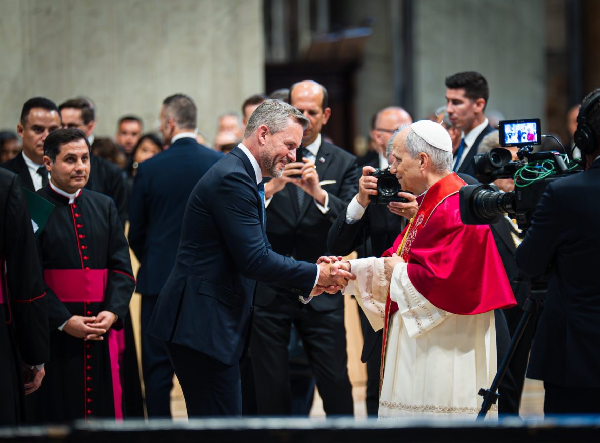 pellegrini_Leo papa_kezfogas