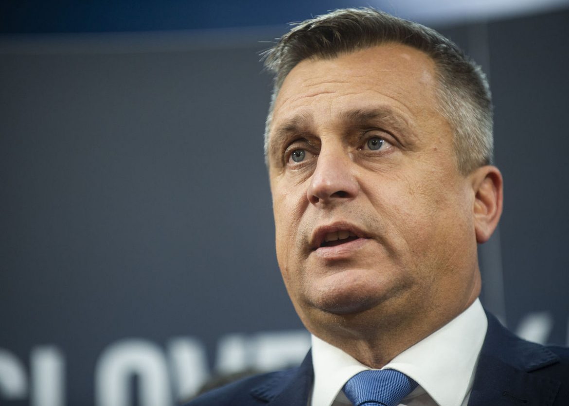 sr-sns-snem-predseda-danko-bax-nestandard1