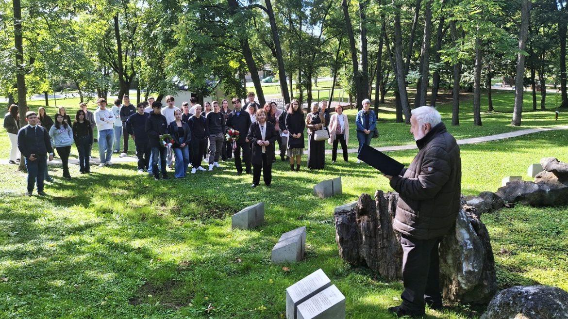 01 Praznovszky Mihály ismerteti a személyek munkásságát