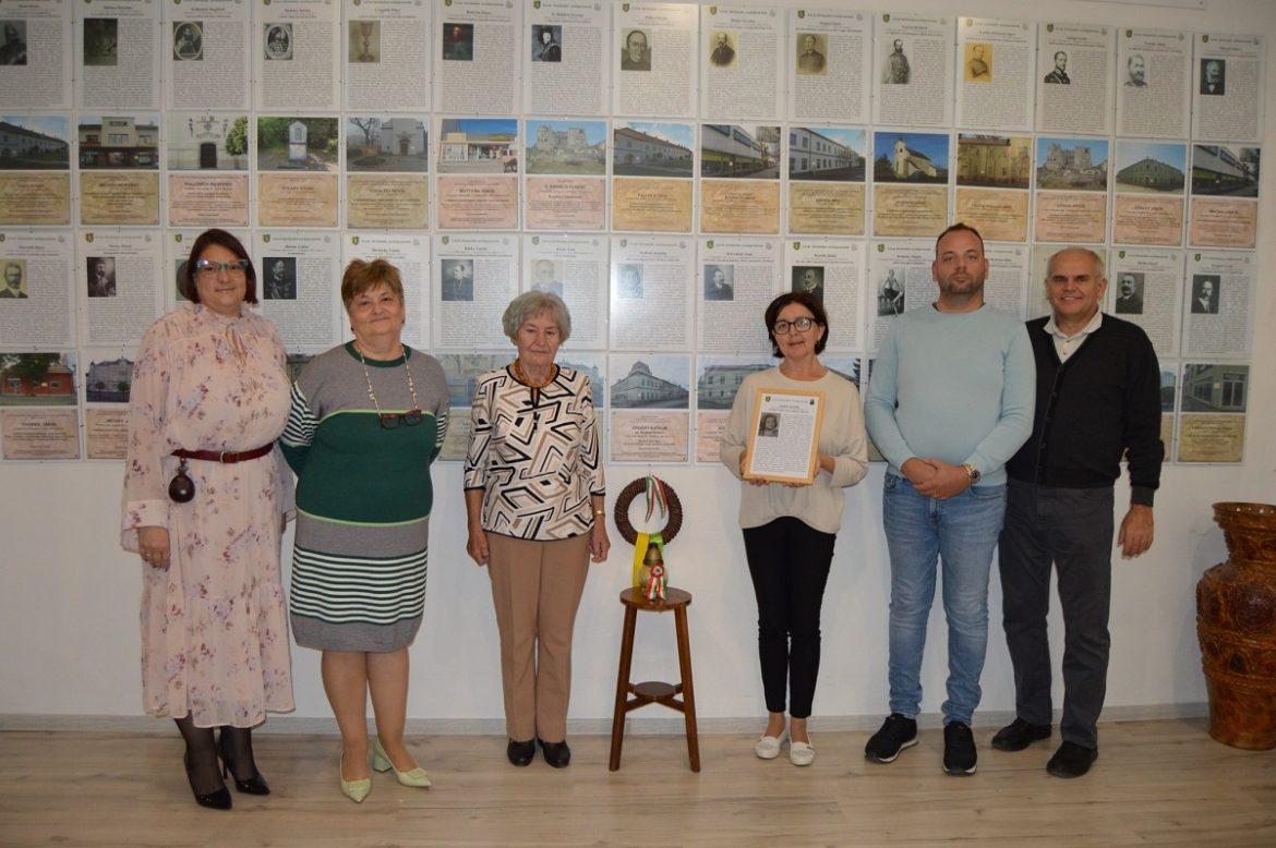 01 ifj. Ševeček Judit, id. Ševeček Judit, Janovicky Éva, Lőrincz Katalin, Urbán Zoltán, Müller Péter