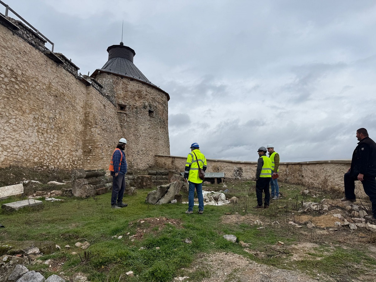 Folytatódnak a krasznahorkai vár felújítási munkálatai