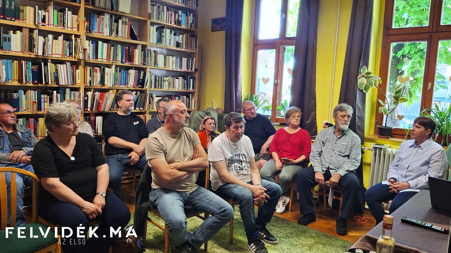 Mesél a két ipolysági zsidó temető