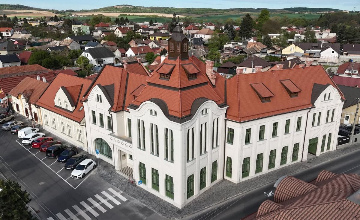 Átadták a teljesen felújított füleki városháza történelmi épületét