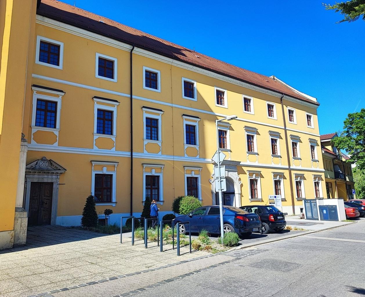 Megnyitották a somorjai Korona első emeleti felújított termeit